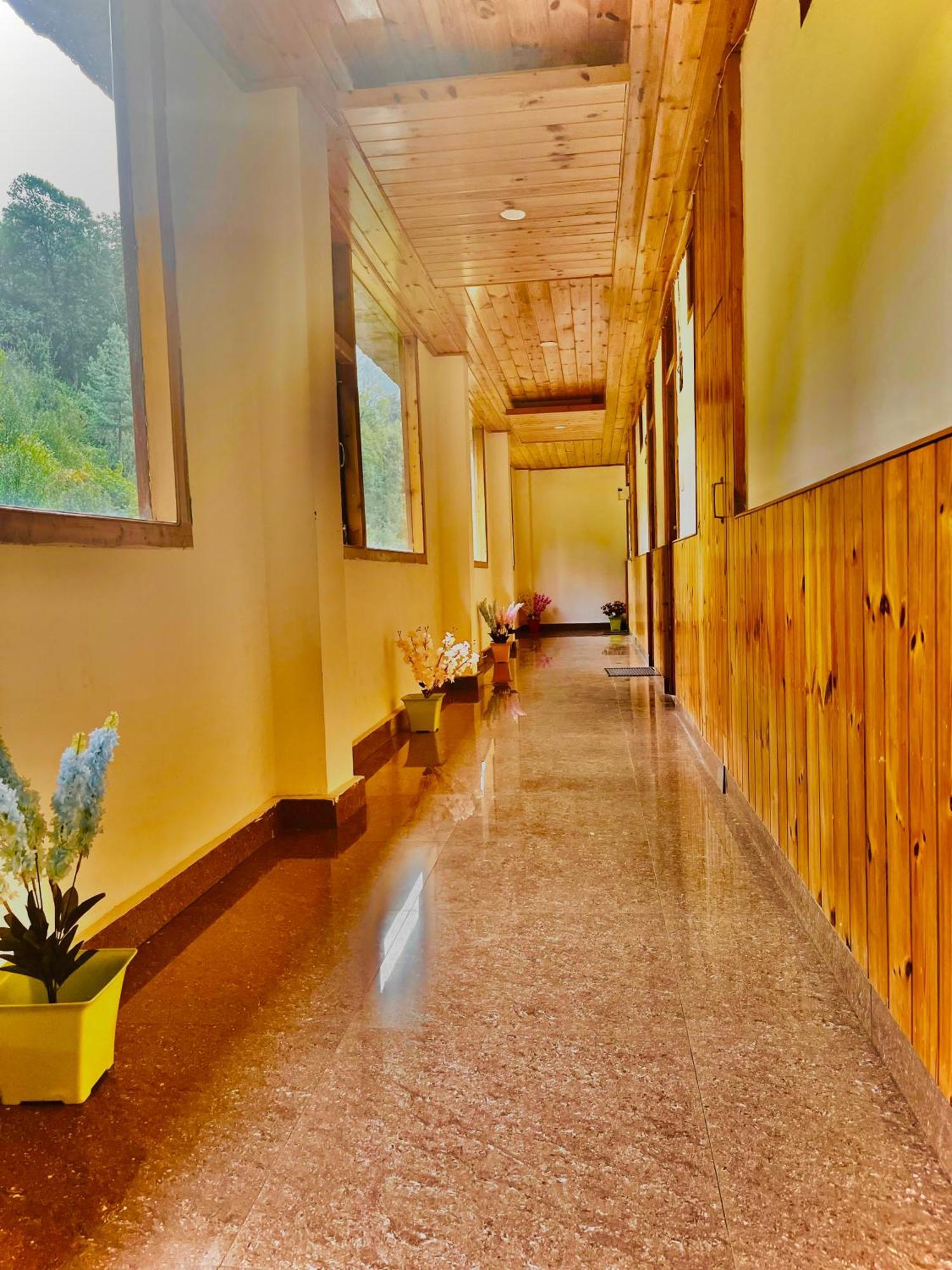 Himalayan Riverside Resort, Manali Eksteriør billede