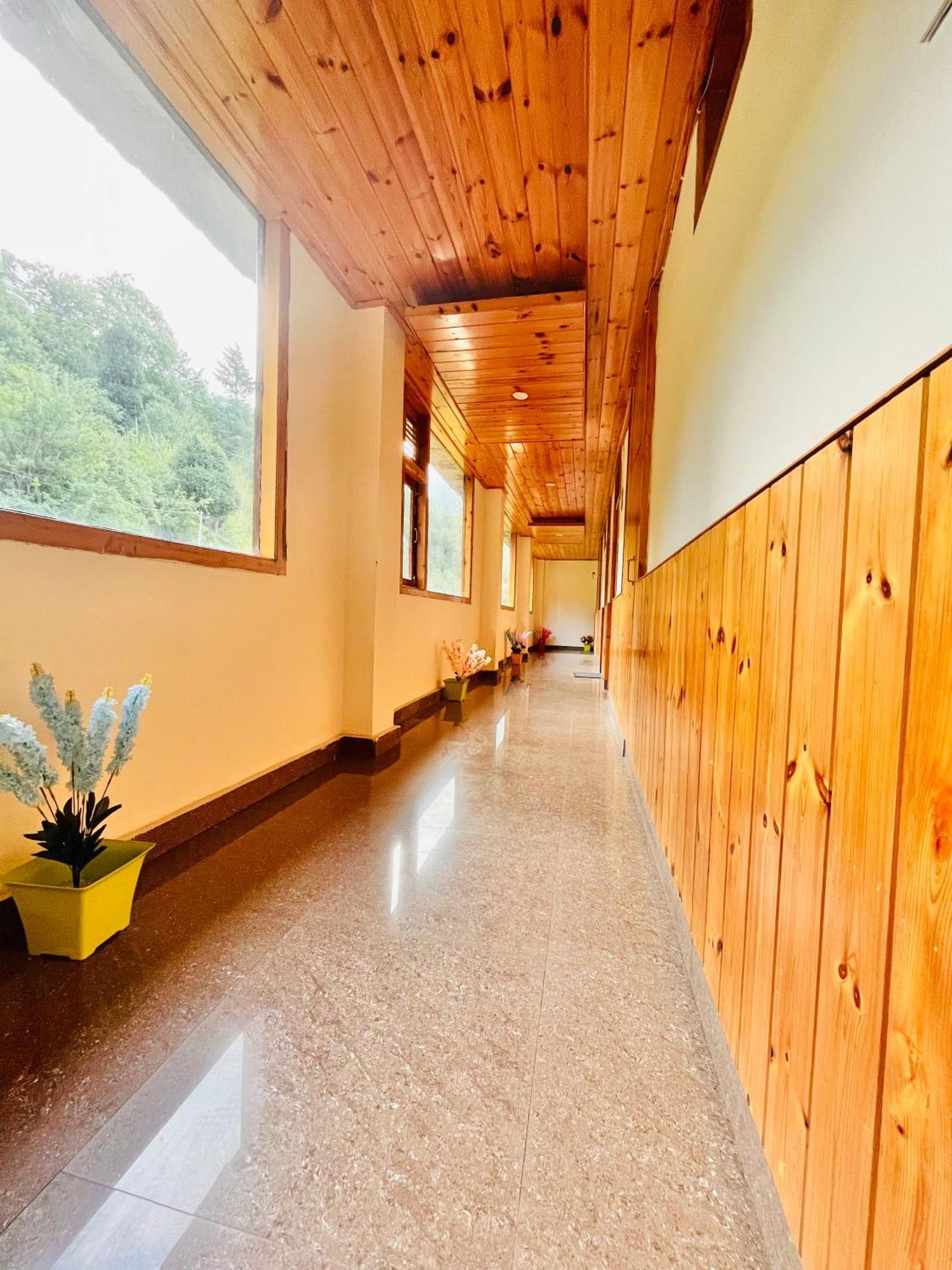 Himalayan Riverside Resort, Manali Eksteriør billede